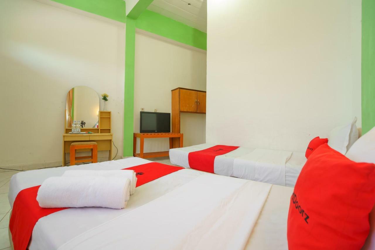Hotel Reddoorz @ Tuktuk Danau Toba Extérieur photo