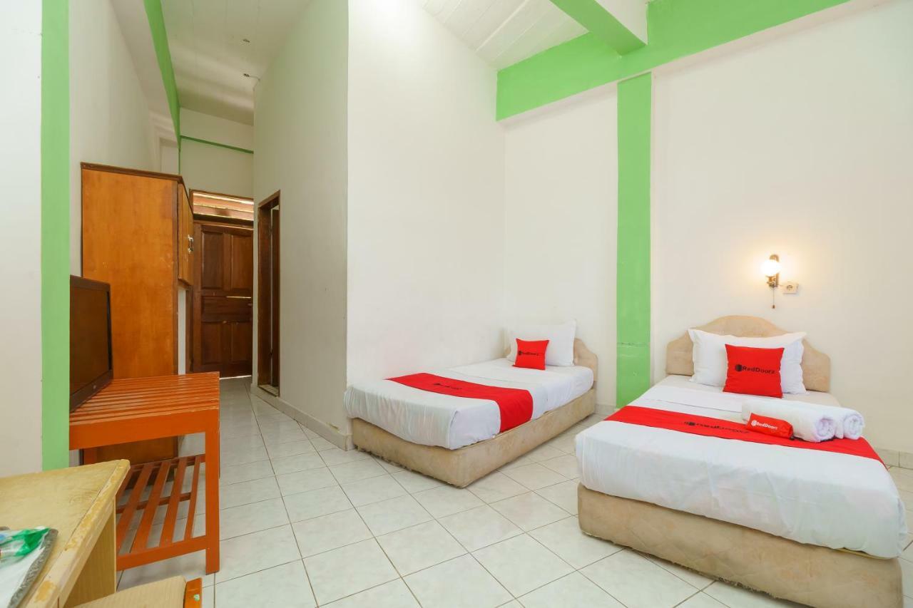 Hotel Reddoorz @ Tuktuk Danau Toba Extérieur photo