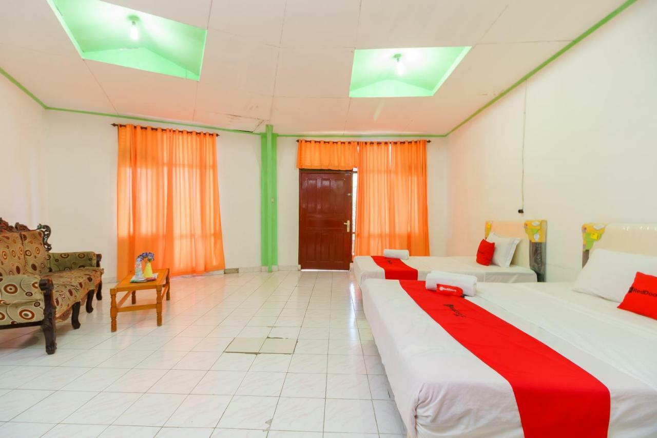 Hotel Reddoorz @ Tuktuk Danau Toba Extérieur photo