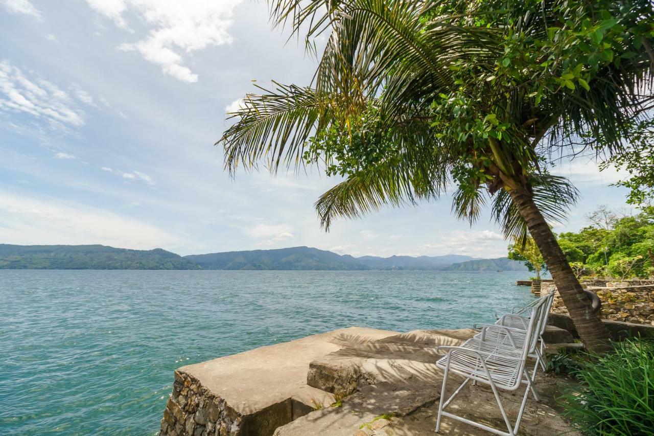 Hotel Reddoorz @ Tuktuk Danau Toba Extérieur photo