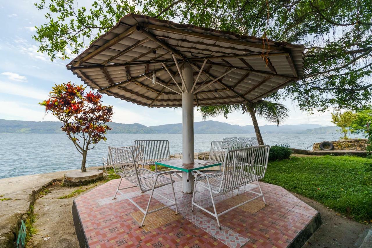 Hotel Reddoorz @ Tuktuk Danau Toba Extérieur photo