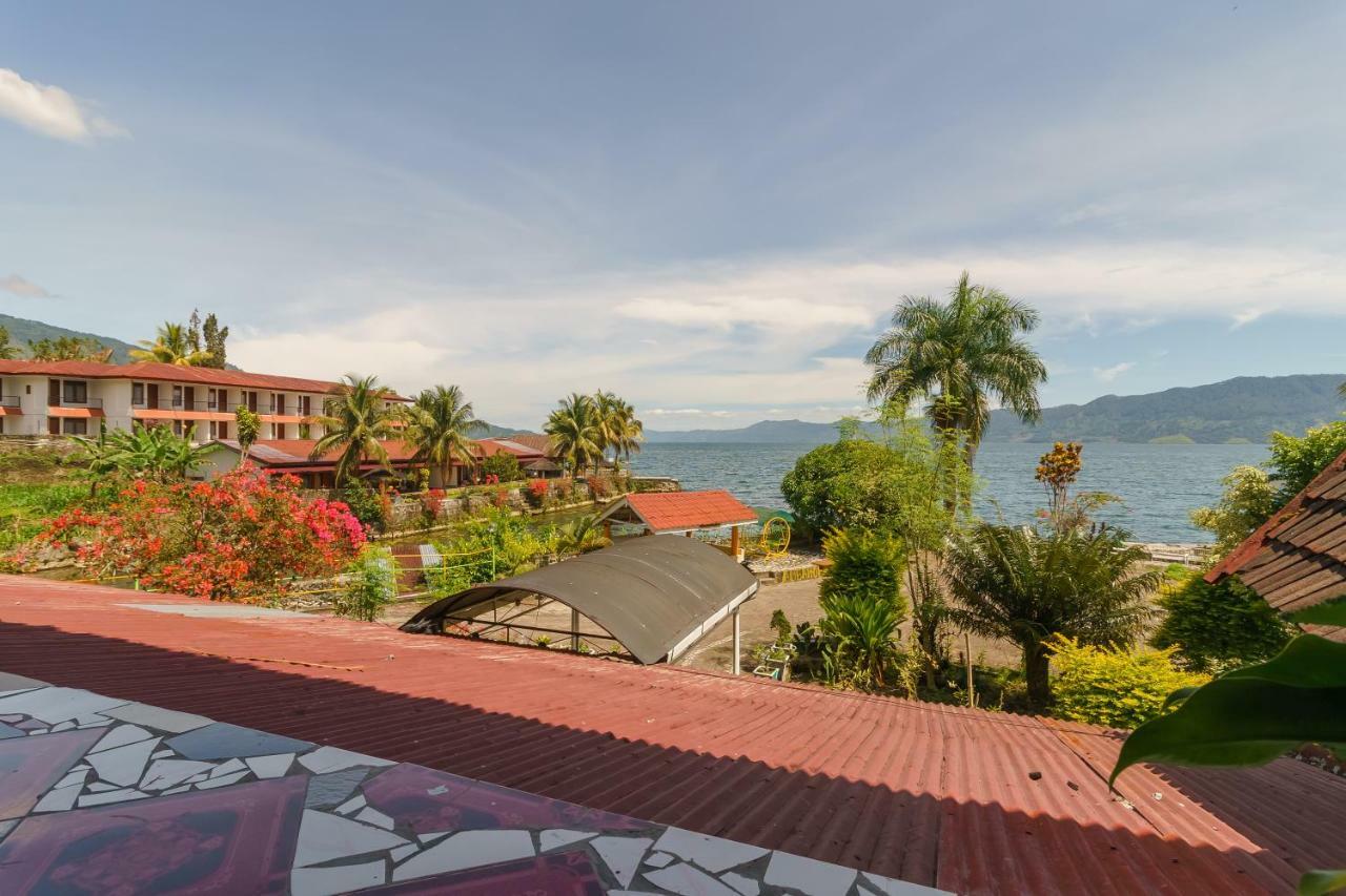 Hotel Reddoorz @ Tuktuk Danau Toba Extérieur photo