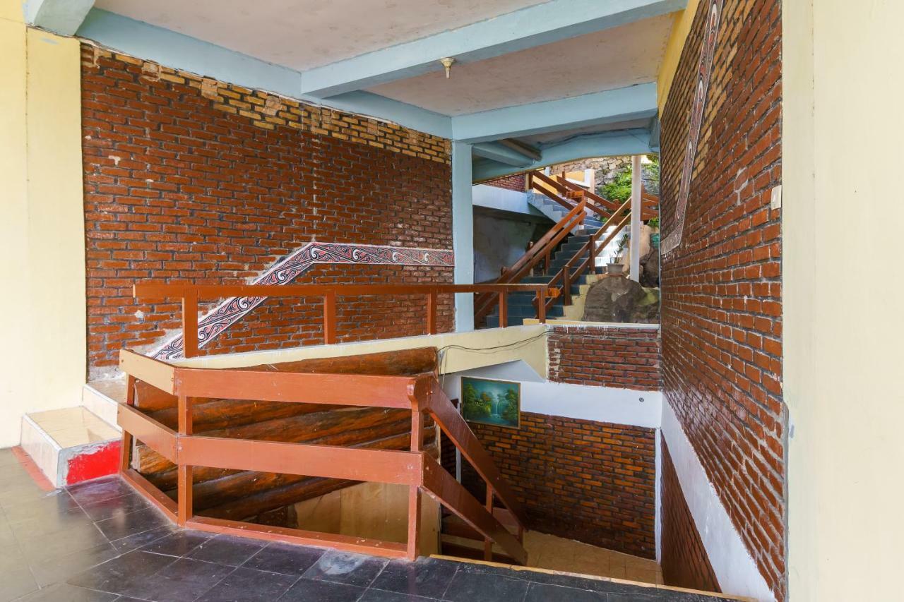 Hotel Reddoorz @ Tuktuk Danau Toba Extérieur photo