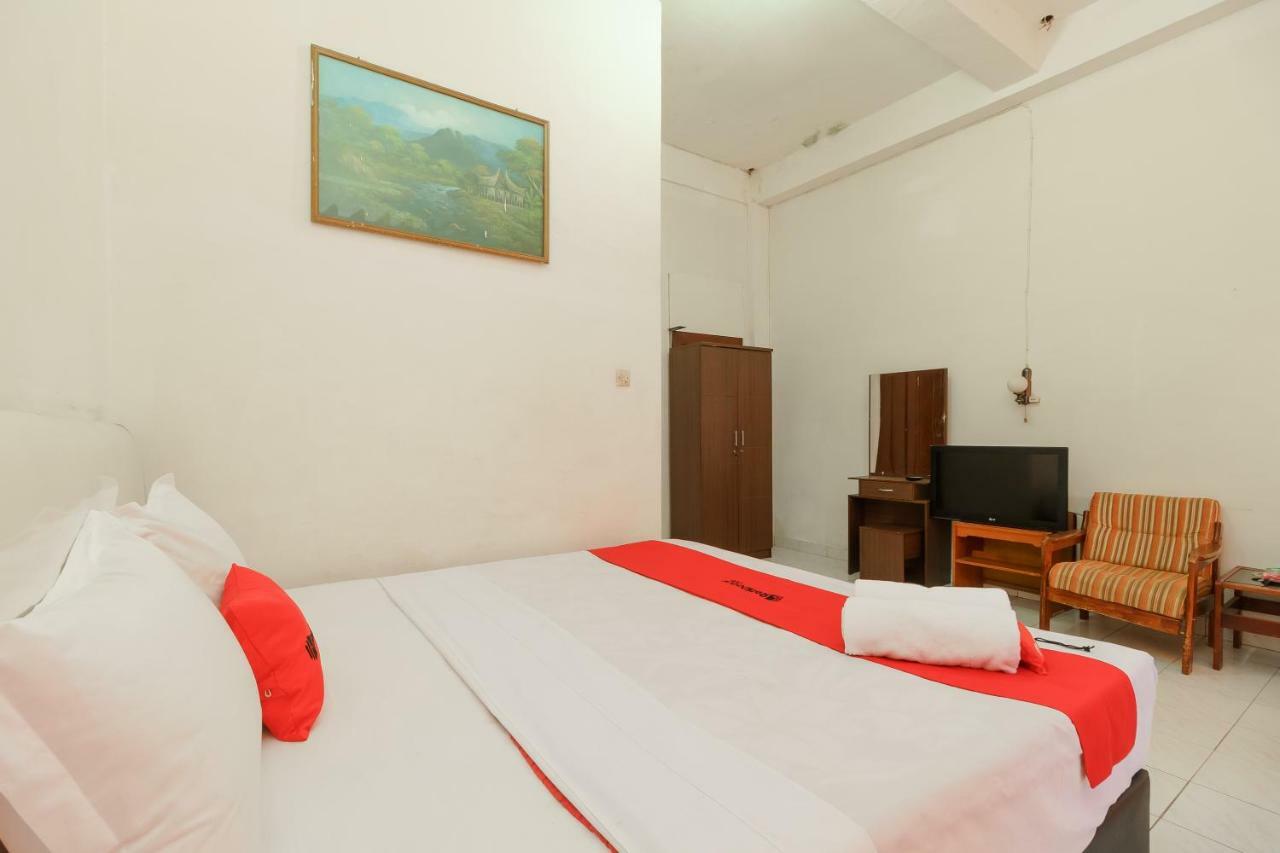 Hotel Reddoorz @ Tuktuk Danau Toba Extérieur photo