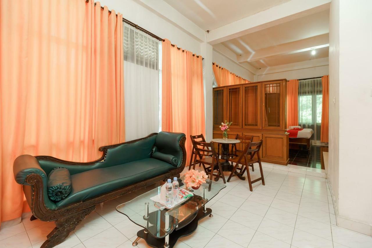 Hotel Reddoorz @ Tuktuk Danau Toba Extérieur photo